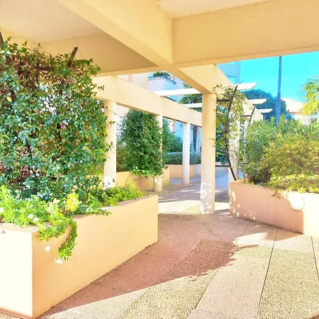 Caresse D'azur - Classe 2 Etoiles Frejus
